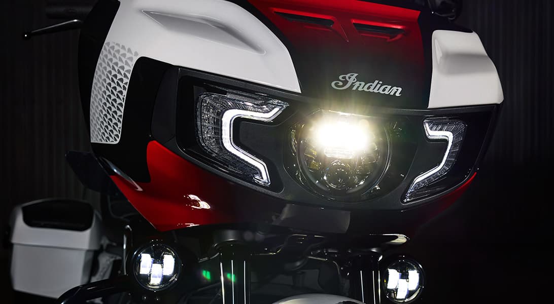 АДАПТИВНО ФАРНО СВЕТЛО PATHFINDER